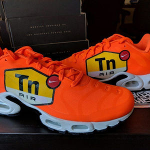 nike air max tn big logo